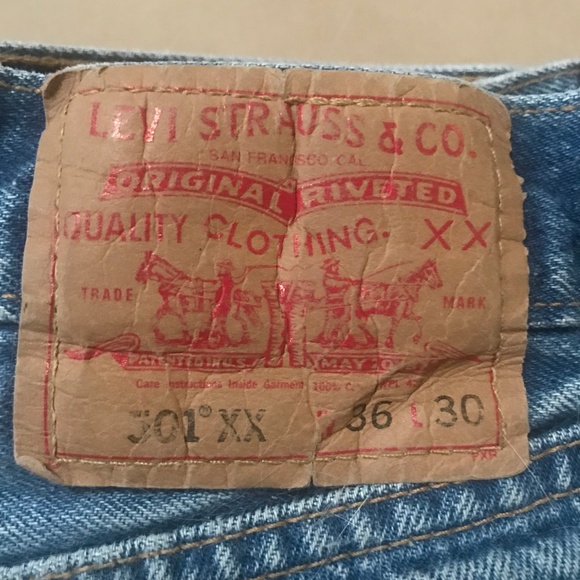 Levis 501 Jeans. Made in Colombia - Picture 2 of 3